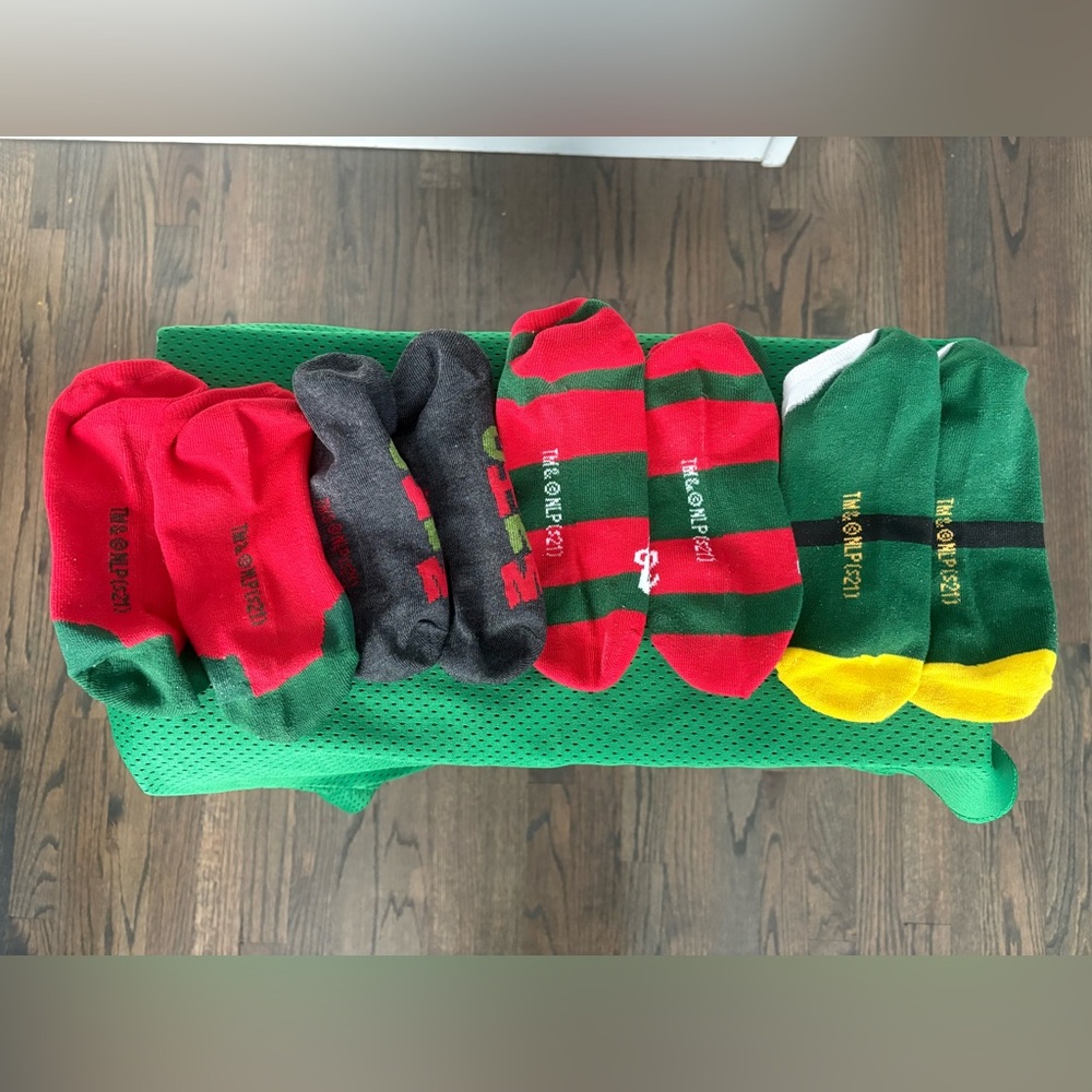 ELF MOVIE SOCKS | 4 Pairs | Christmas Holiday | Variety of Styles | Size 5-11 - Picture 10 of 11